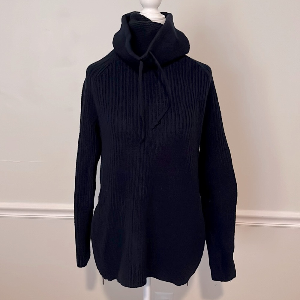 Athleta navy turtleneck sweater